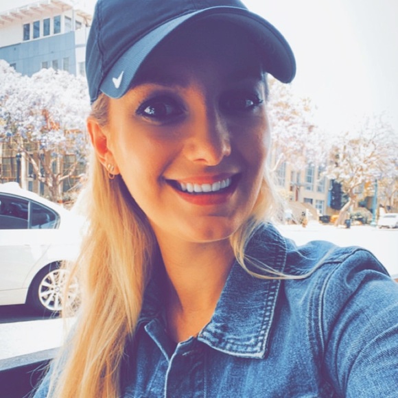 Meet your Posher, Erica - Picture 2 of 6